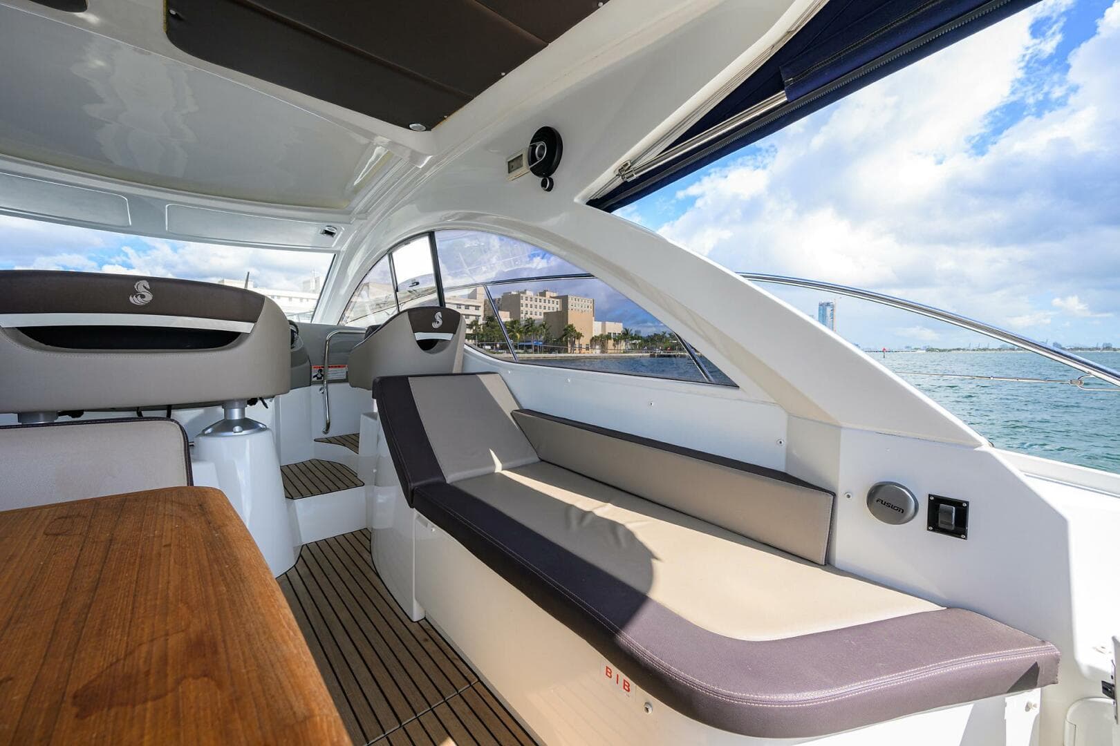 Beneteau 38 GT - Helm Deck Seating