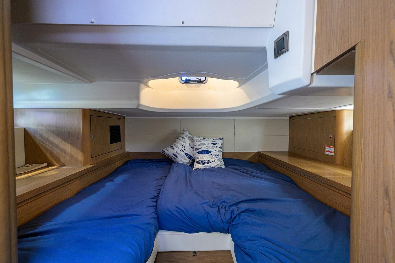Beneteau 38 GT - Cabin