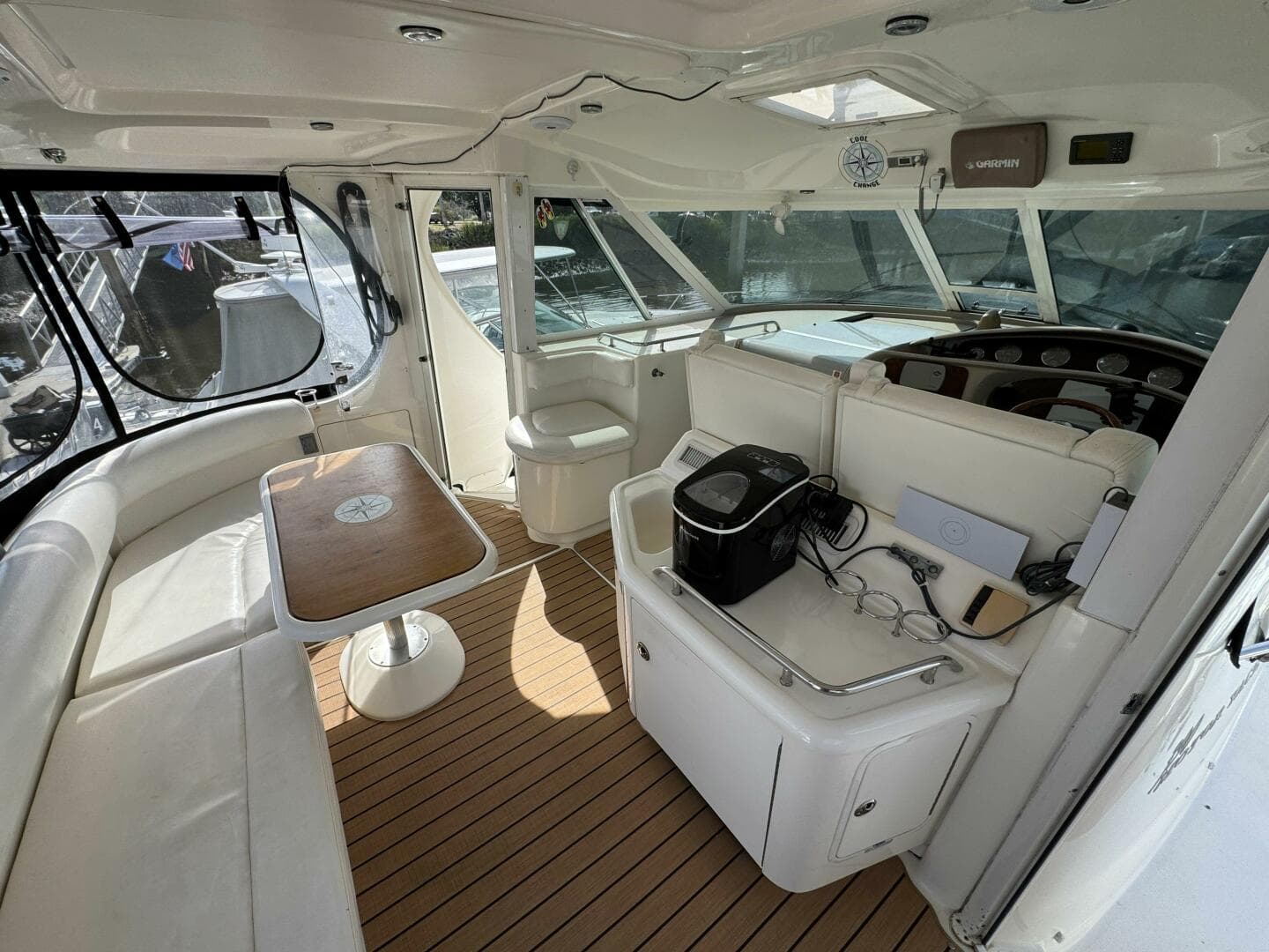 12 2004 Sea Ray 390 Aft Deck Wet Bar