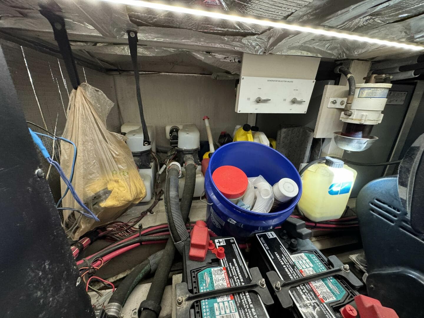 46 2004 Sea Ray 390 Engine Room