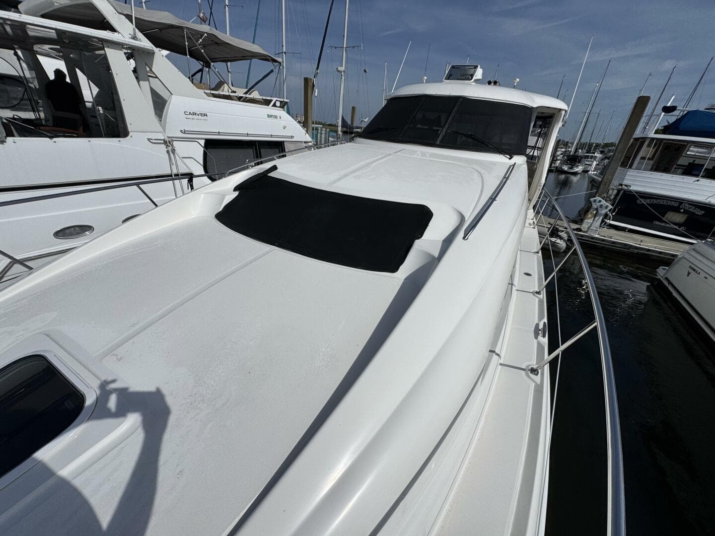 54 2004 Sea Ray 390 Bow Port Side