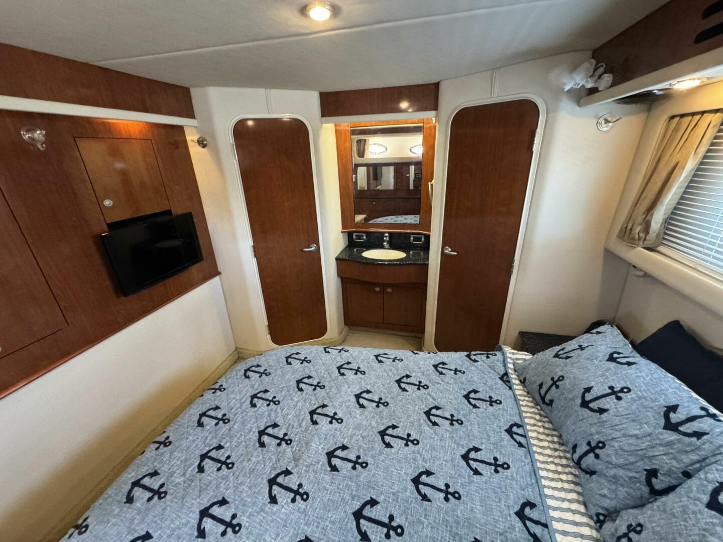 35 2004 Sea Ray 390 Owners Aft Stateroom with Ensuite