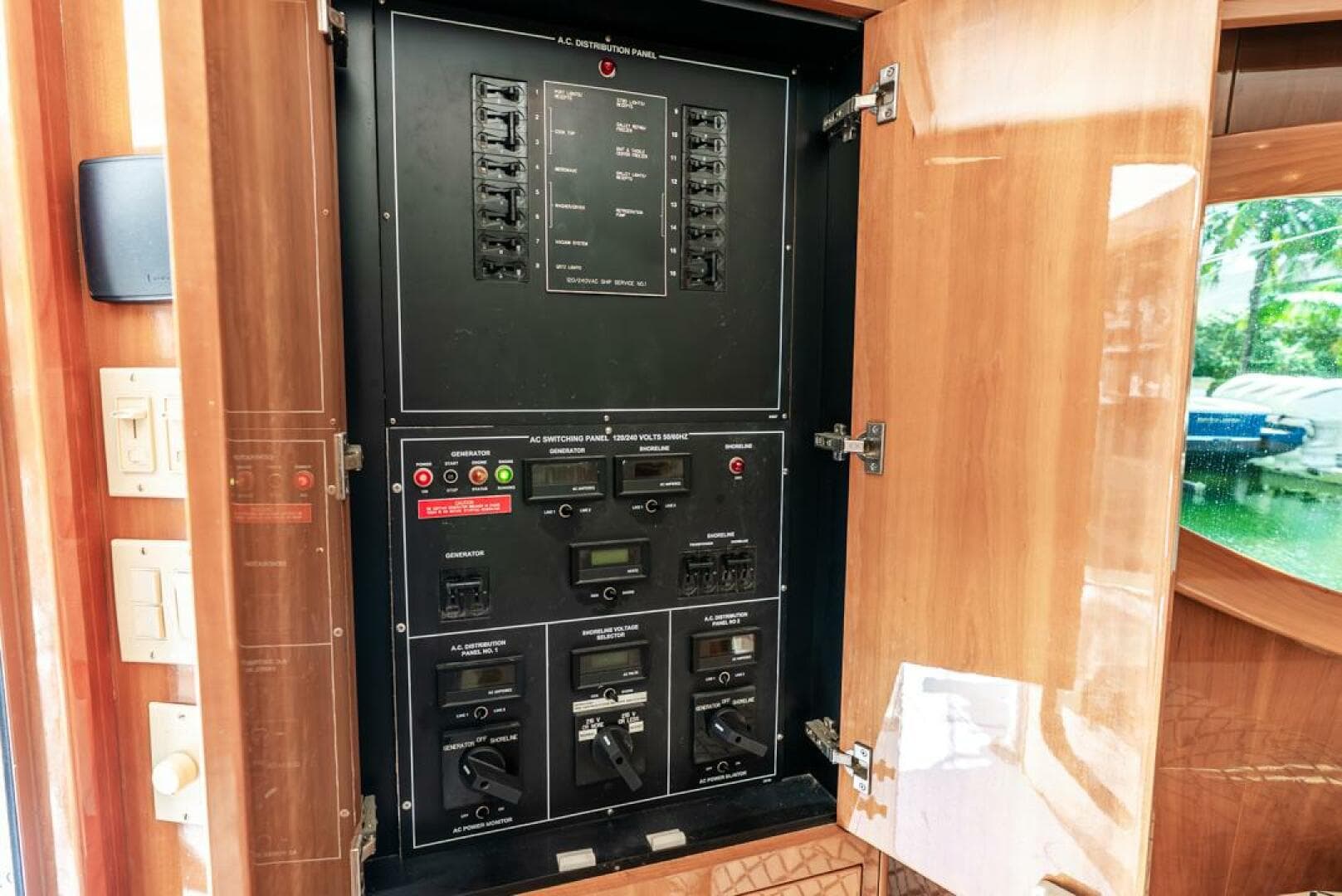 2005 Hatteras 50 Convertible