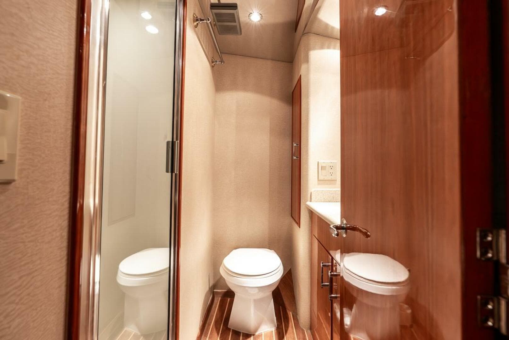 2005 Hatteras 50 Convertible