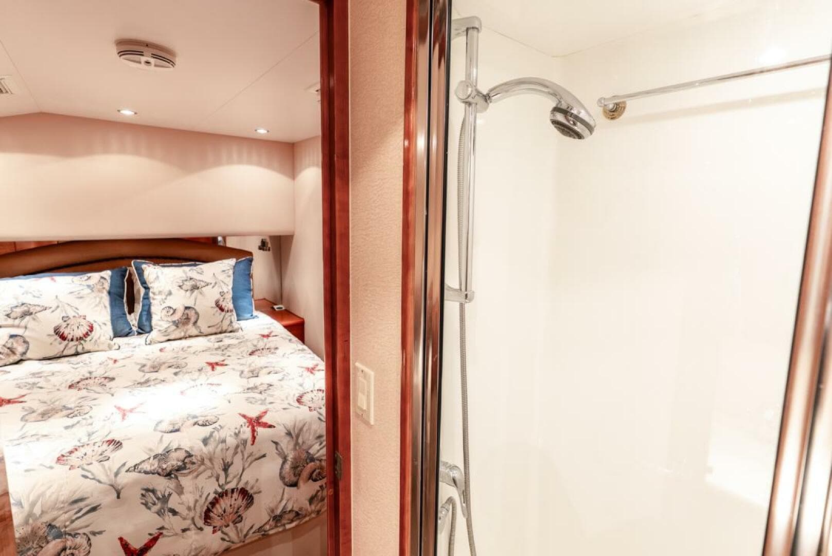 2005 Hatteras 50 Convertible