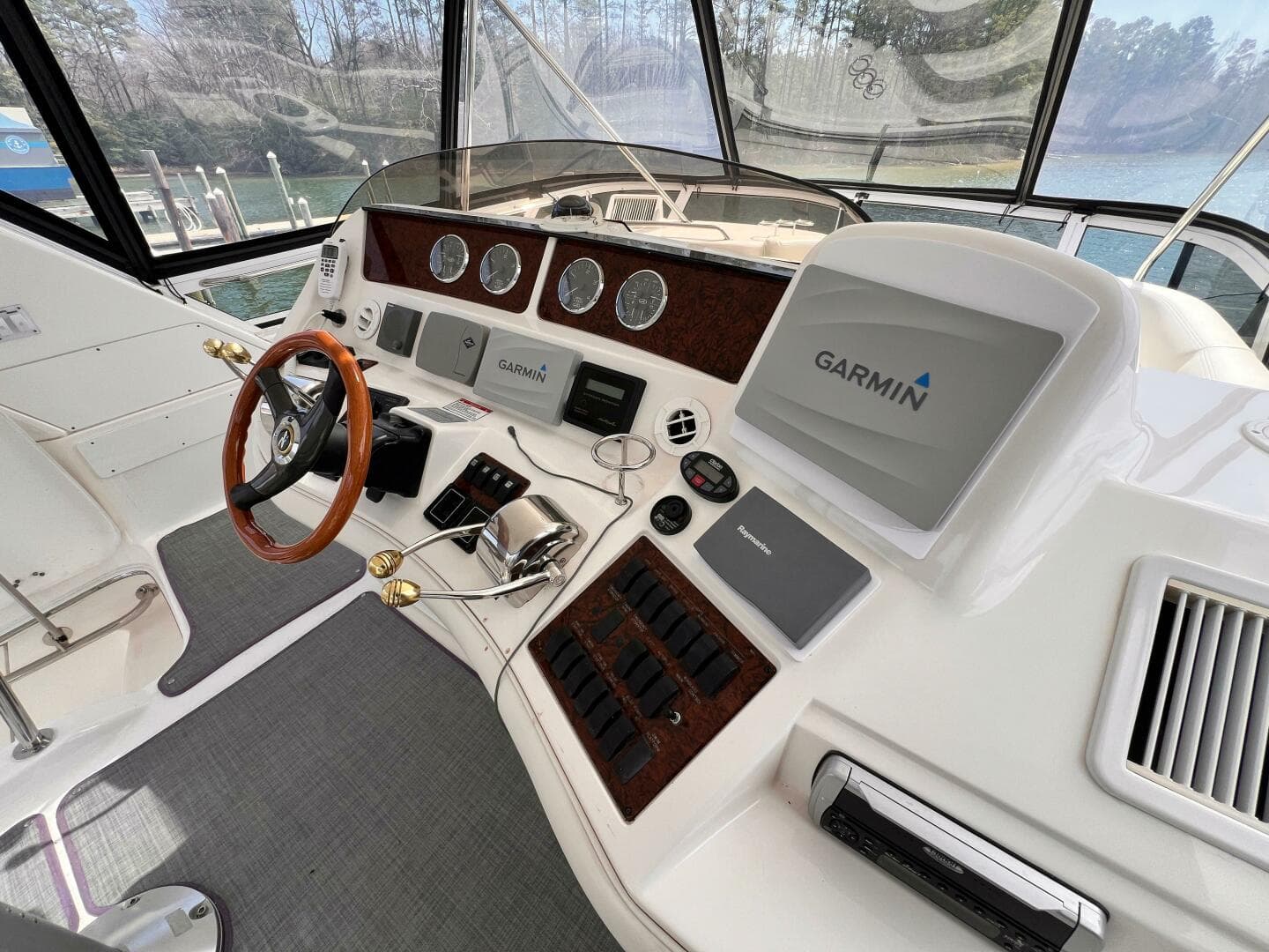 2004 Sea Ray 480 Sedan Bridge