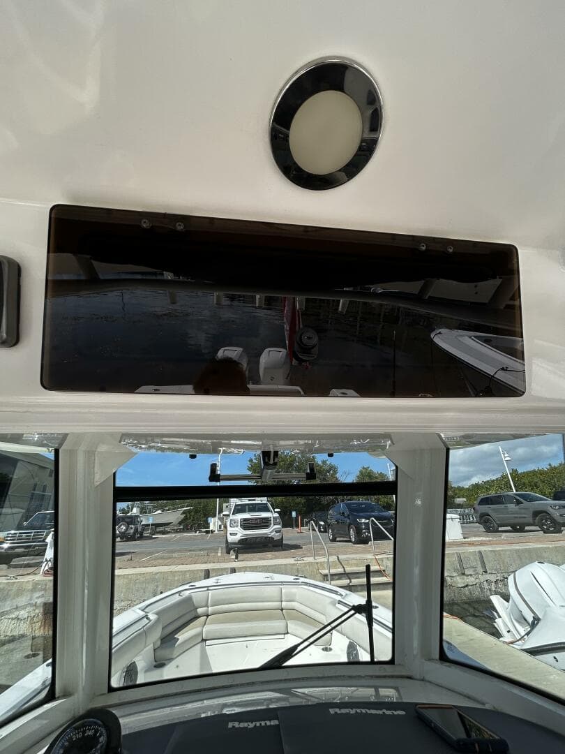 2017 33 Boston Whaler 330 Outrage Helm (1)
