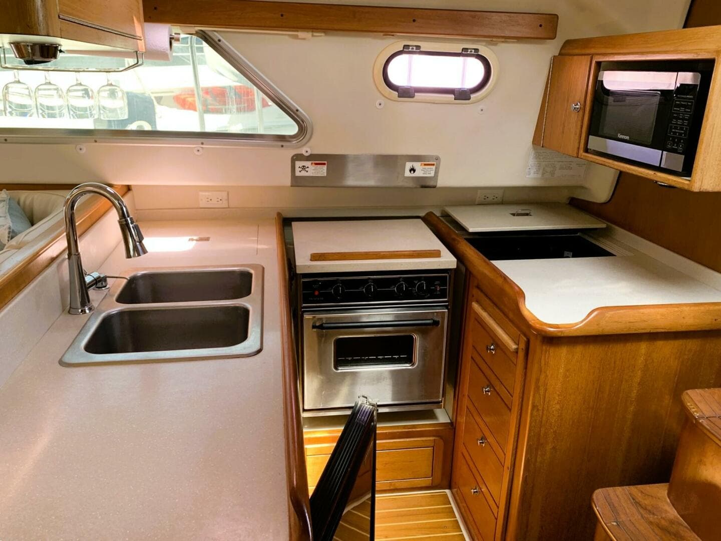 2007 Catalina Morgan 440 Deck Salon