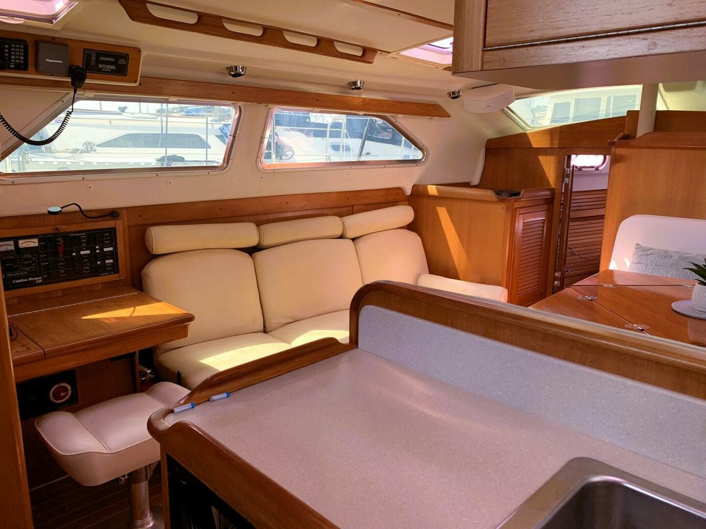 2007 Catalina Morgan 440 Deck Salon