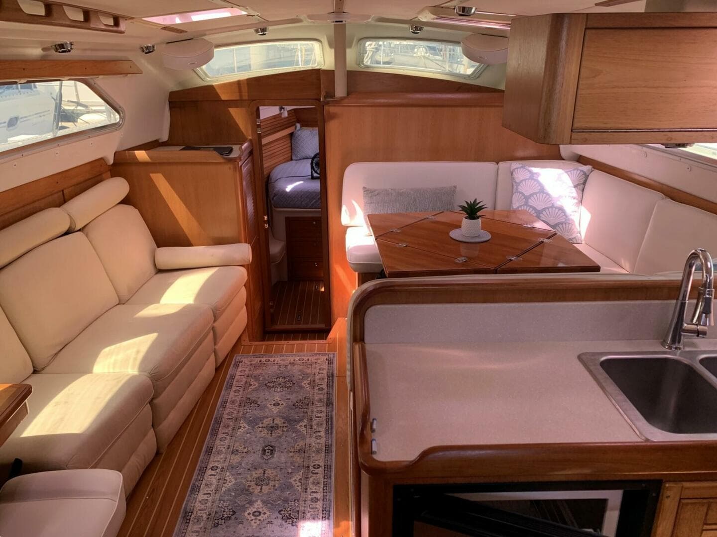 2007 Catalina Morgan 440 Deck Salon