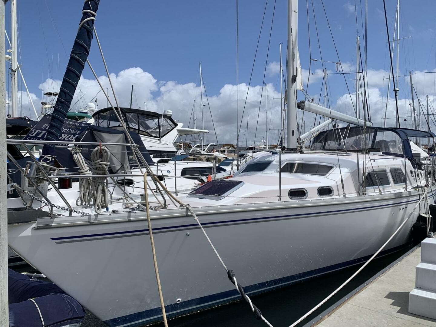 2007 Catalina Morgan 440 Deck Salon