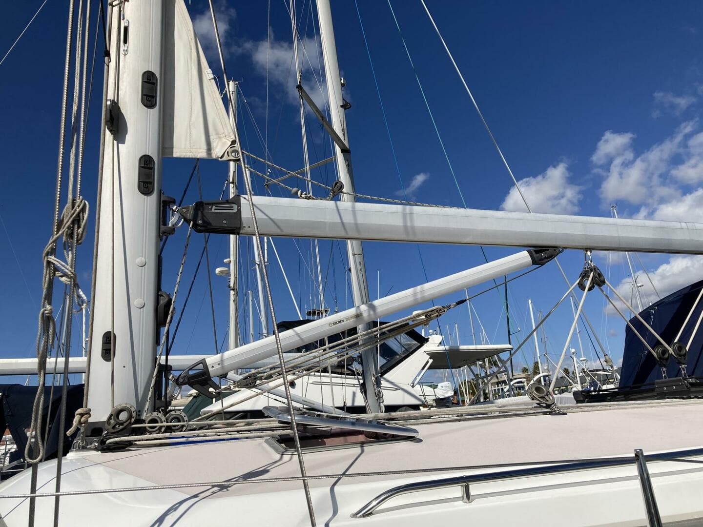 2007 Catalina Morgan 440 Deck Salon