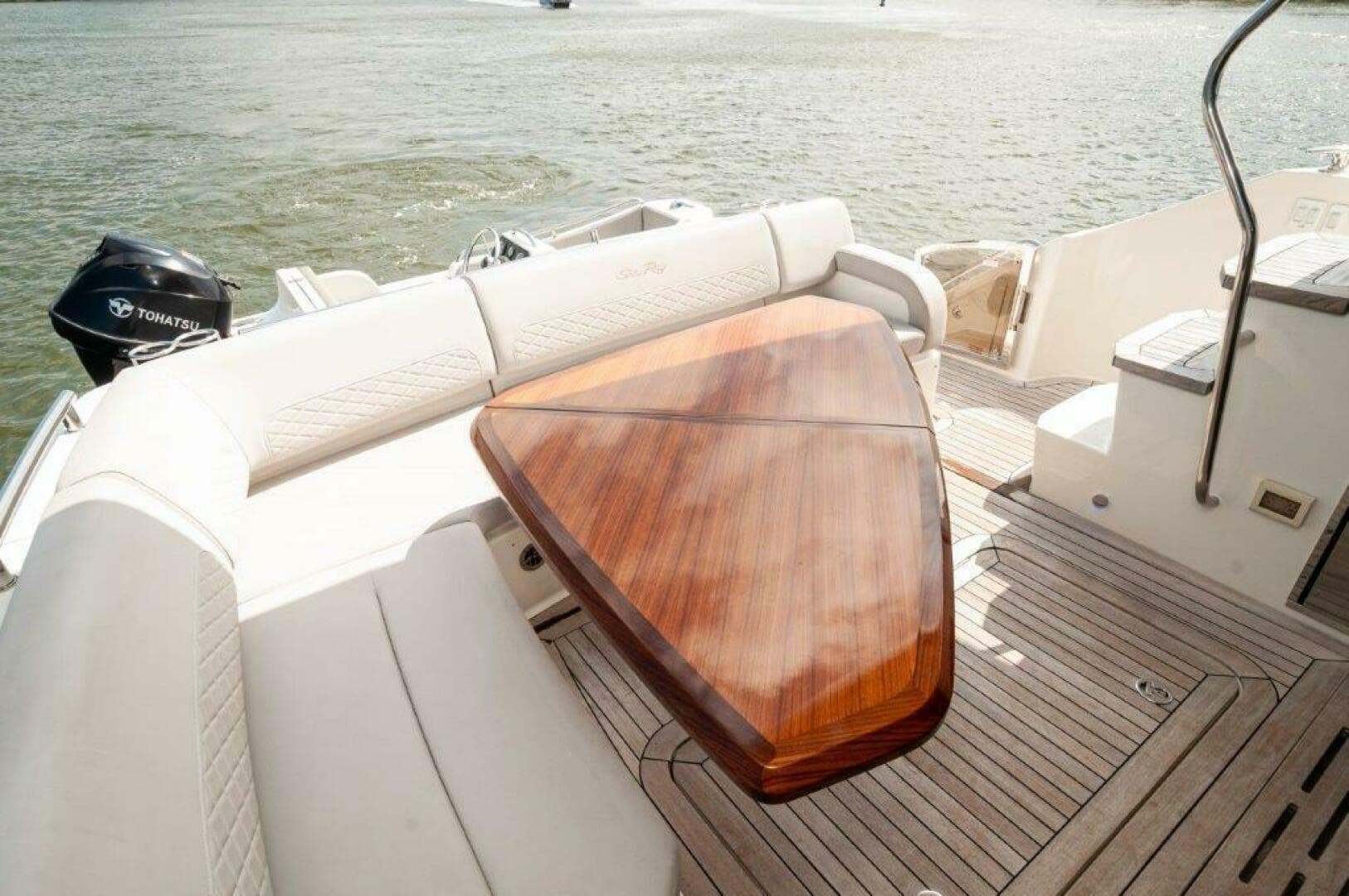 2018 Sea Ray L550 Flybridge-Cockpit 3