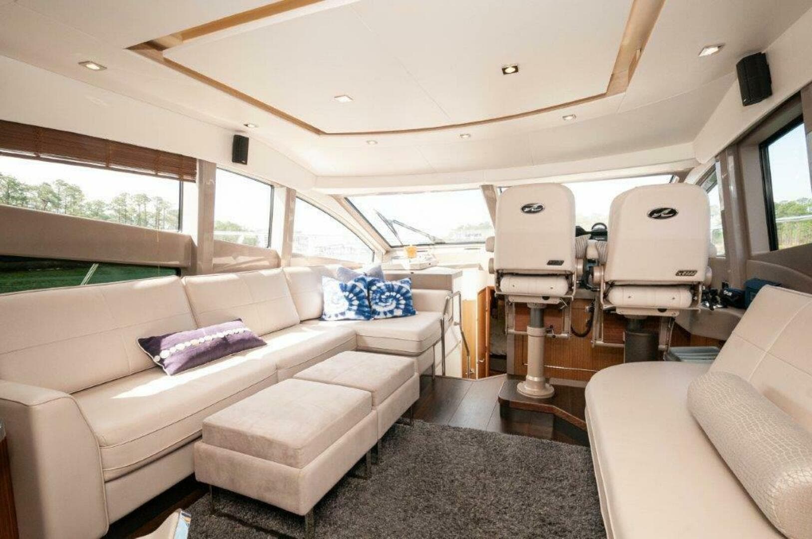 2018 Sea Ray L550 Flybridge-Salon 