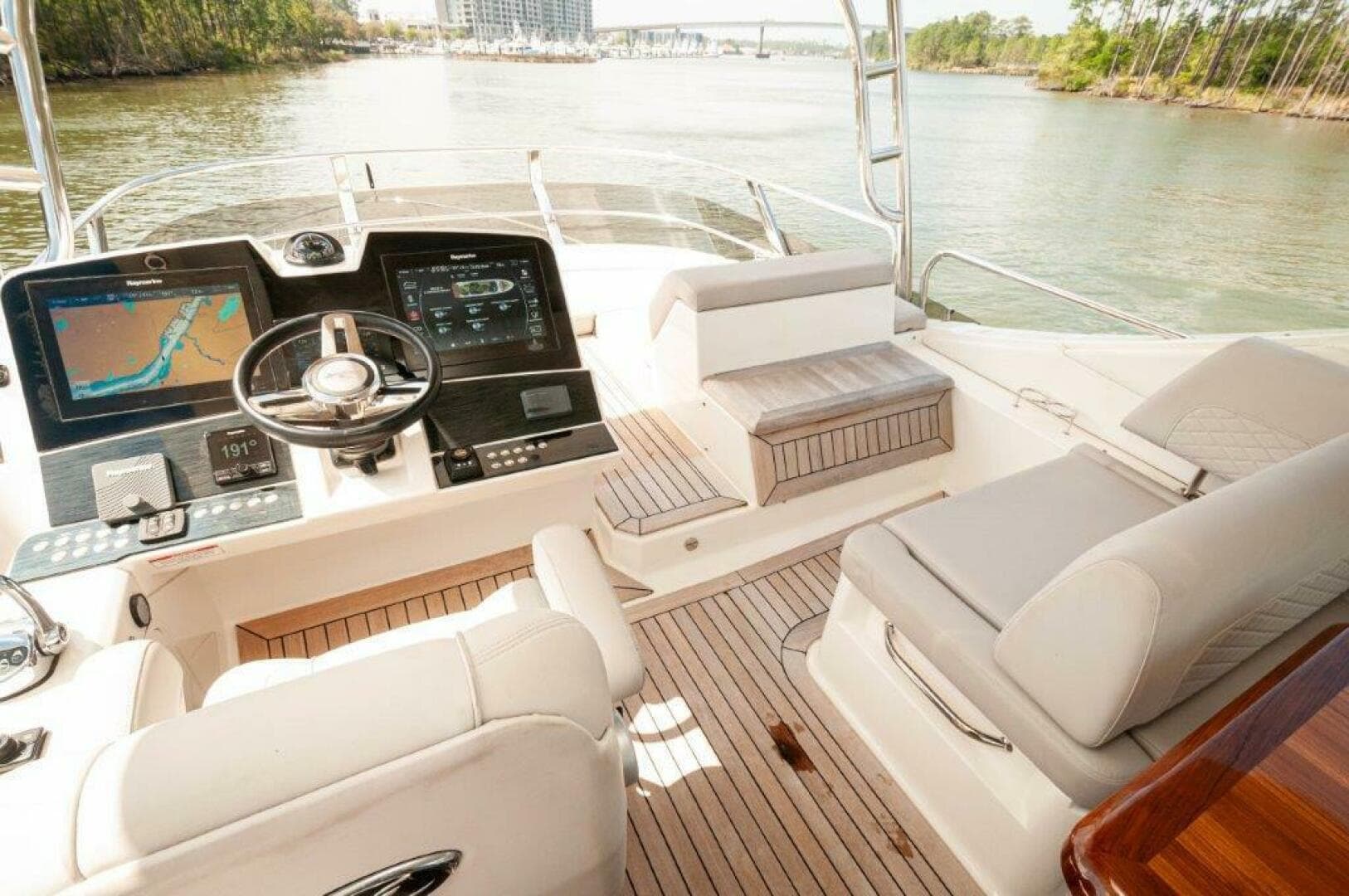 2018 Sea Ray L550 Flybridge-Flybridge 