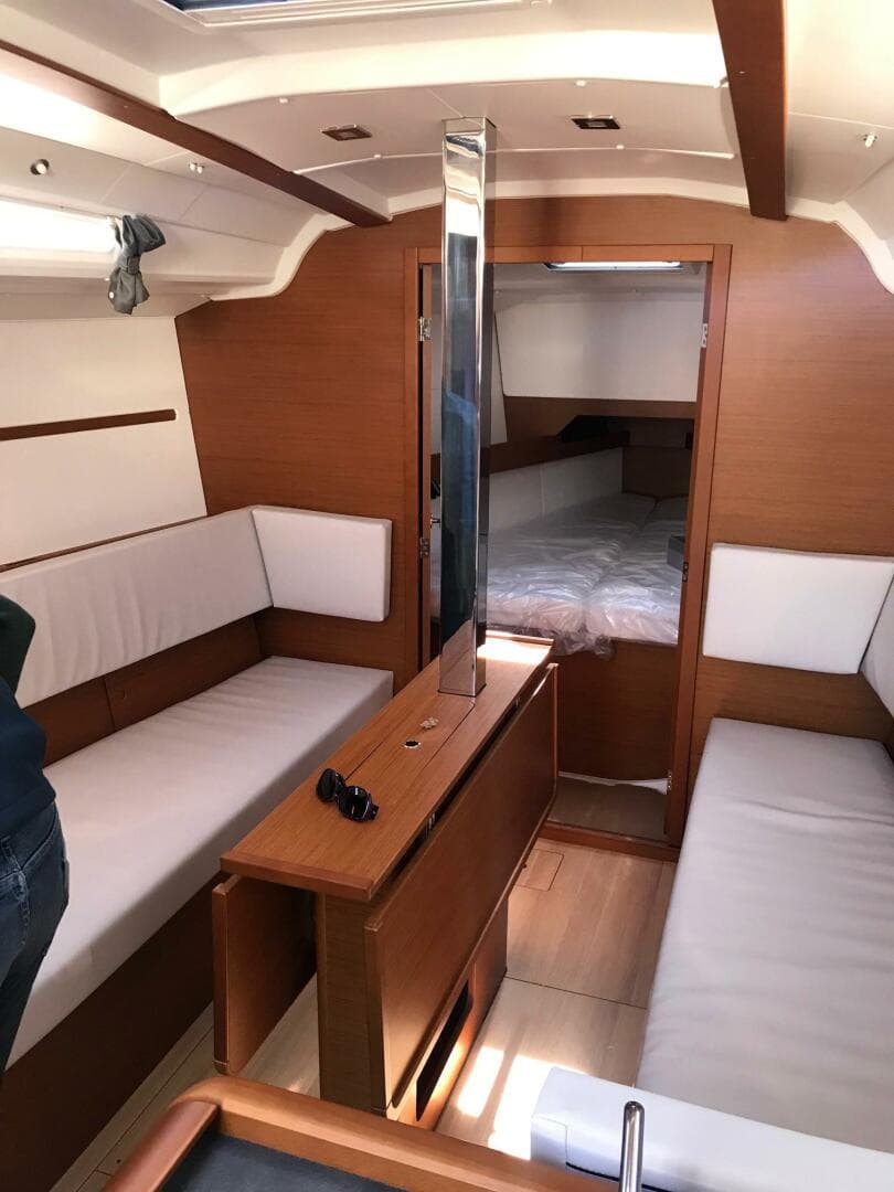 2019 Jeanneau Sun Odyssey 349