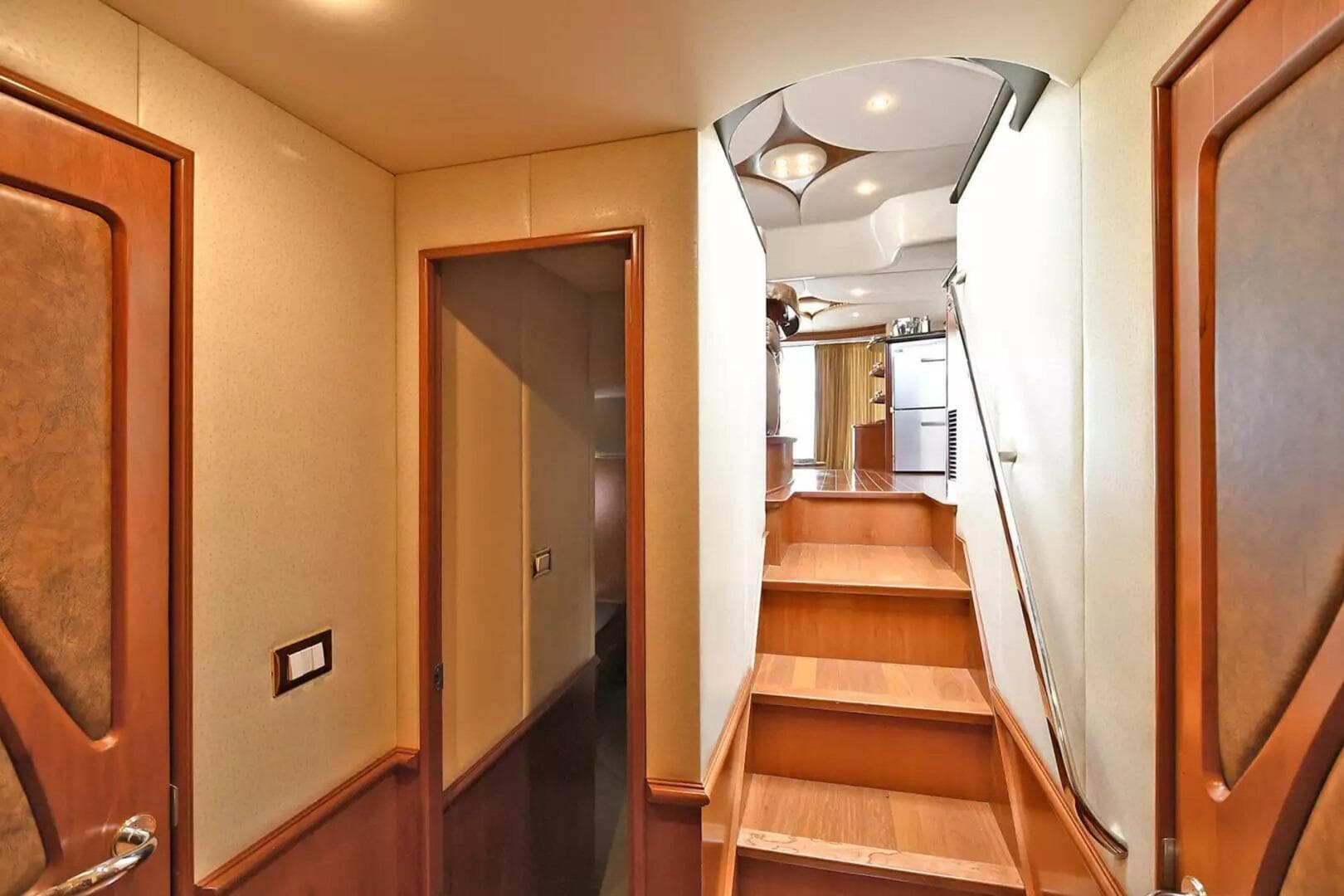 12 Stateroomhhallwaylookingaft