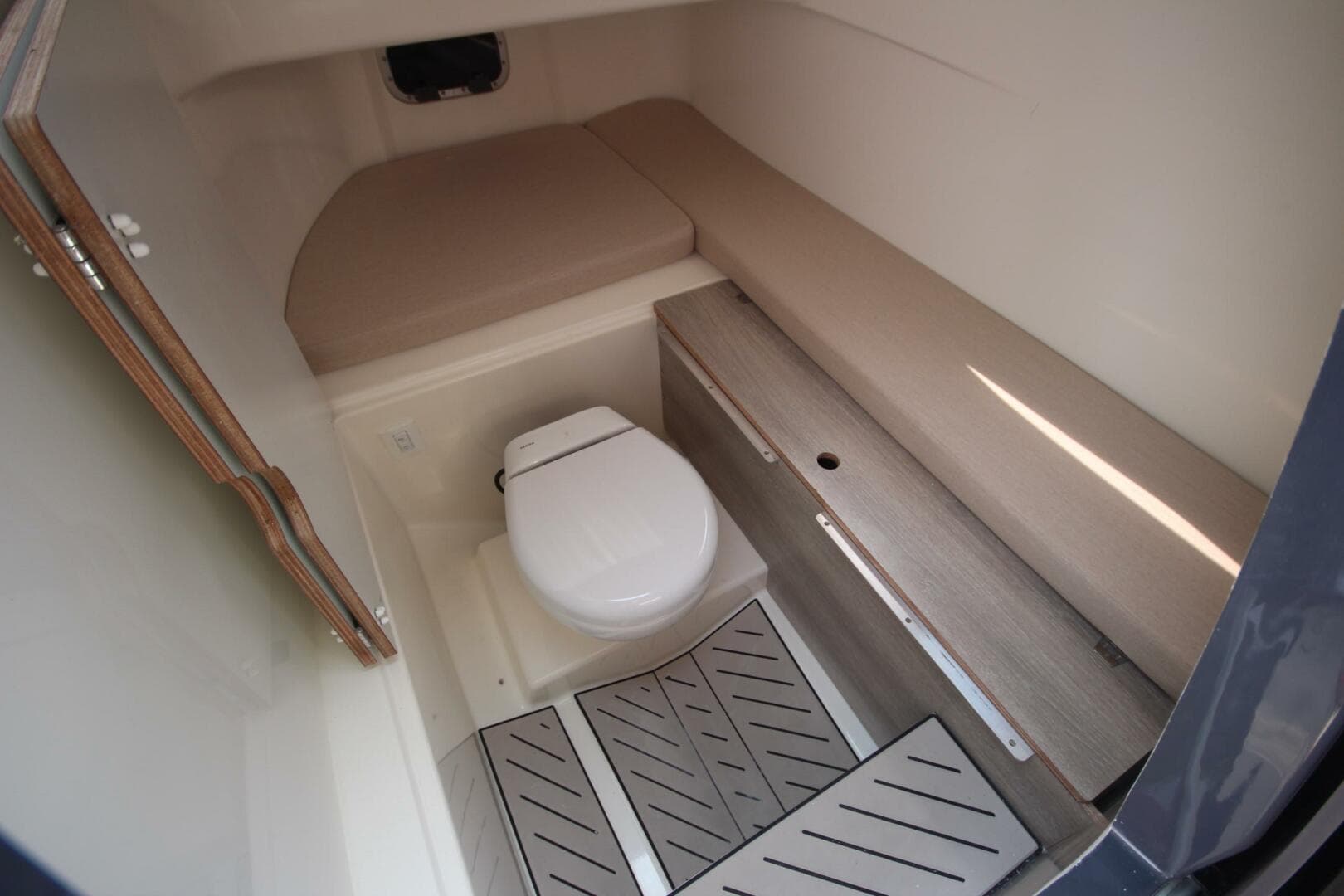 2024 Zodiac Medline 9 NEO