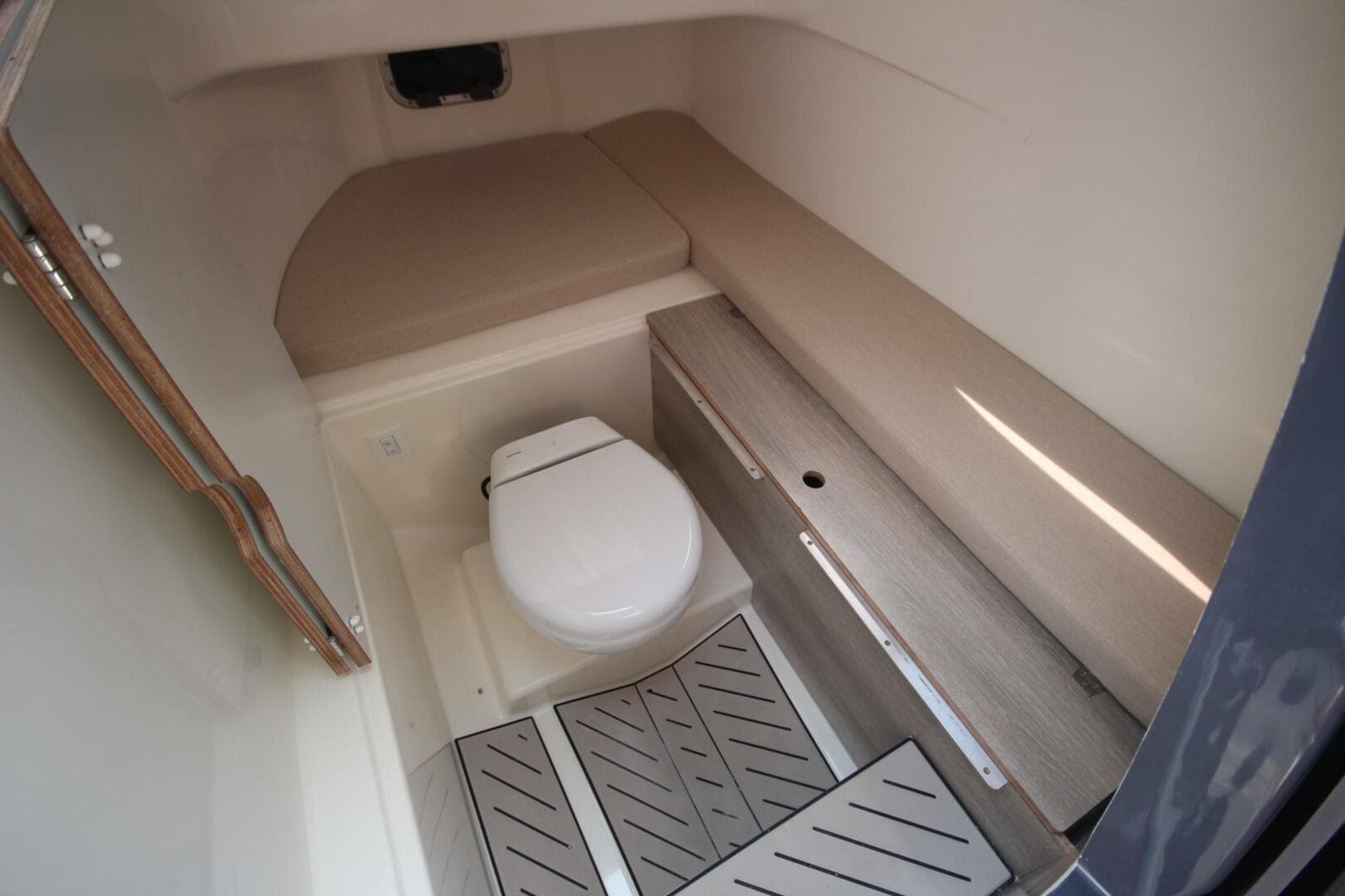 2024 Zodiac Medline 9 NEO