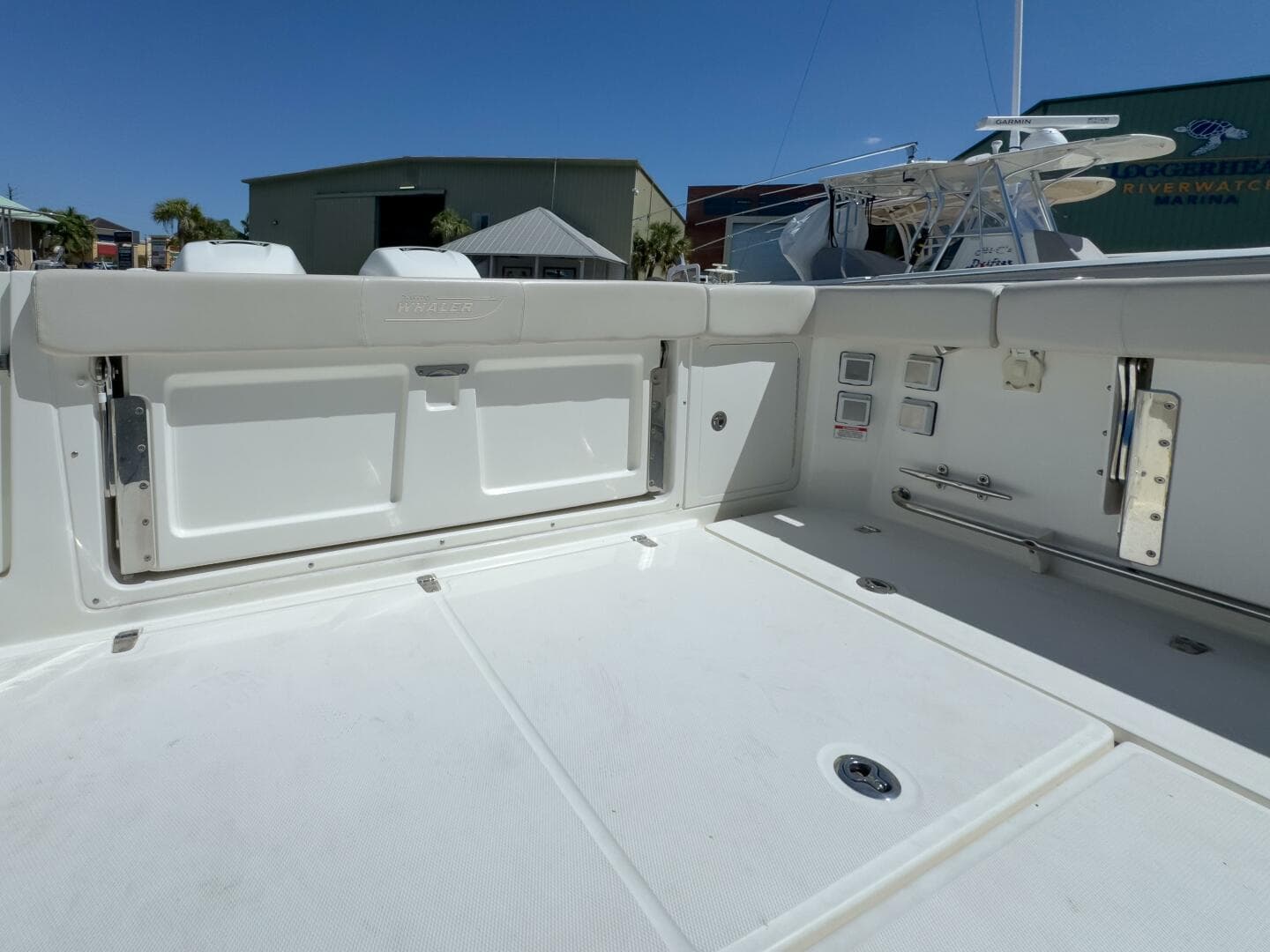 2018 Boston Whaler 315 Conquest