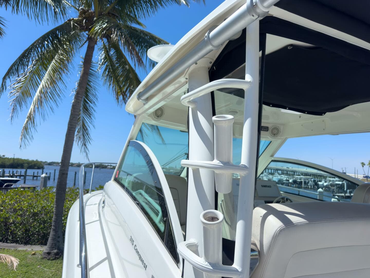 2018 Boston Whaler 315 Conquest
