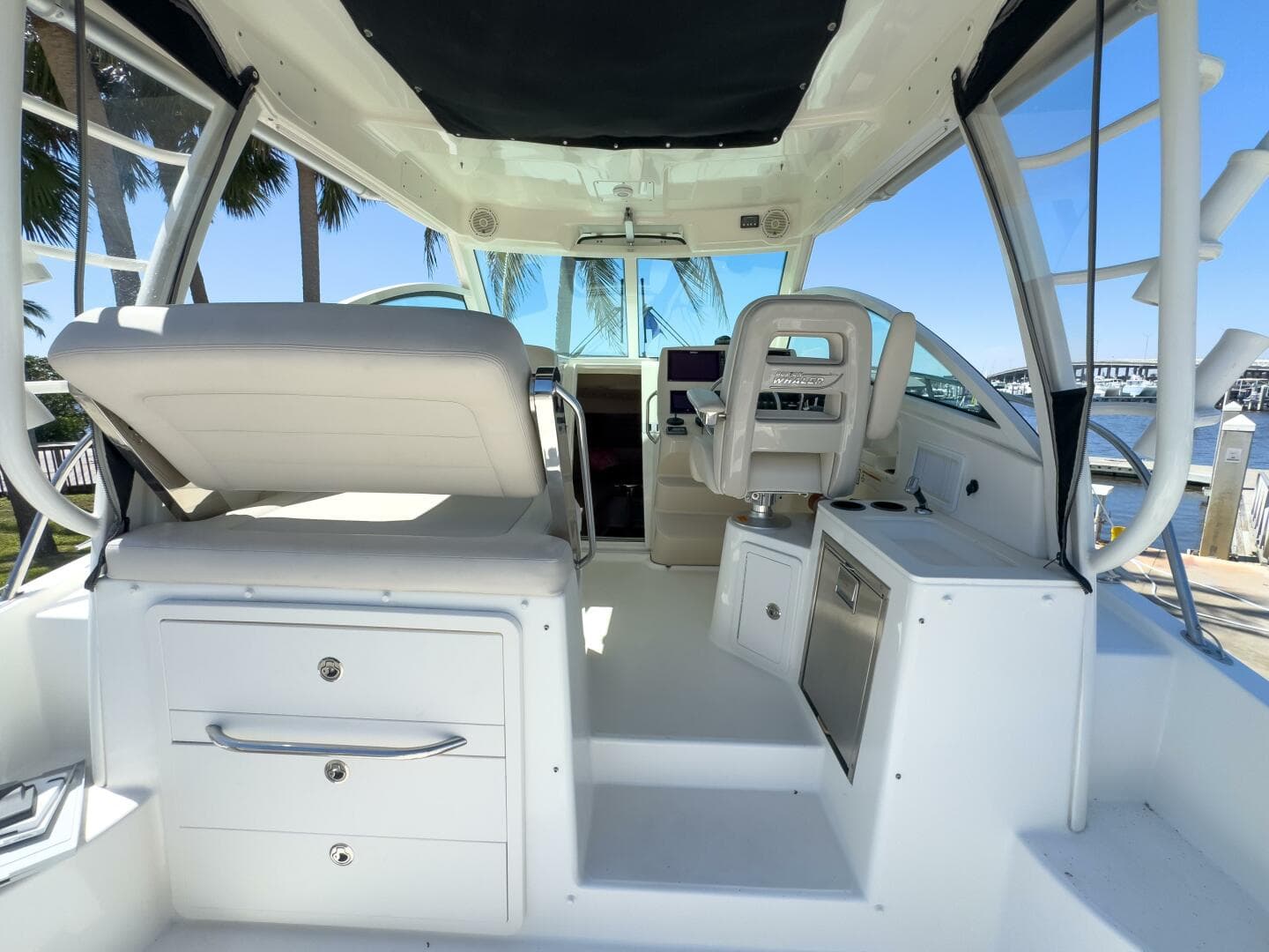 2018 Boston Whaler 315 Conquest
