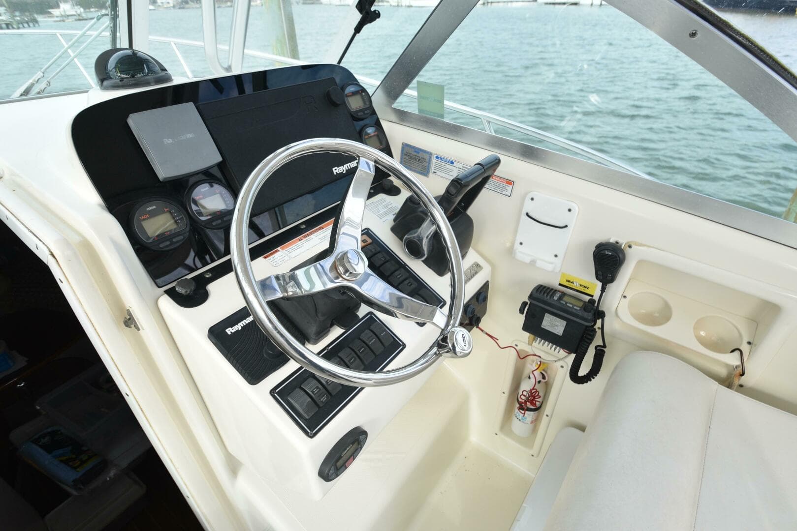 2005 Pursuit 3070 Offshore Express