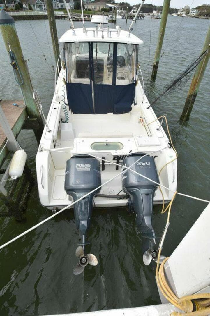 2005 Pursuit 3070 Offshore Express