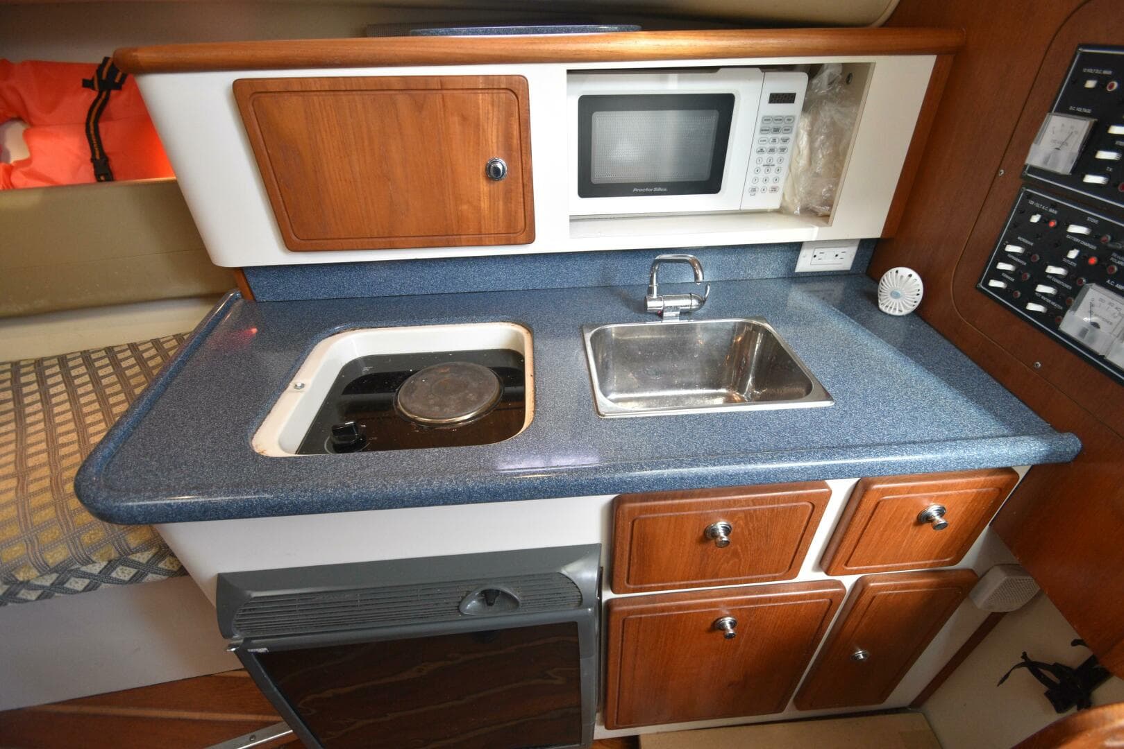 2005 Pursuit 3070 Offshore Express
