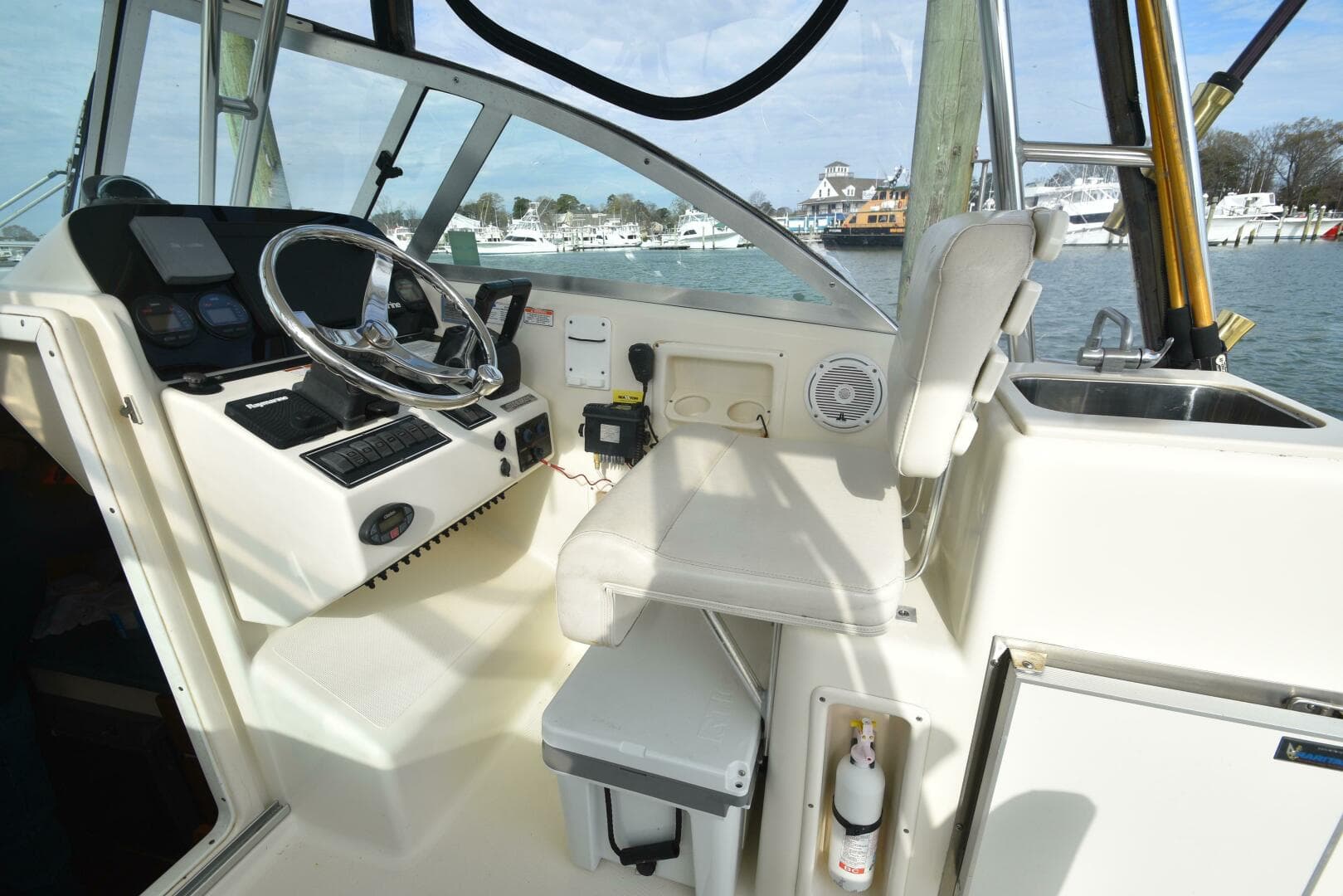 2005 Pursuit 3070 Offshore Express