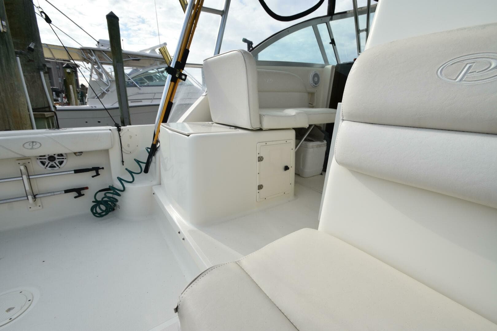 2005 Pursuit 3070 Offshore Express