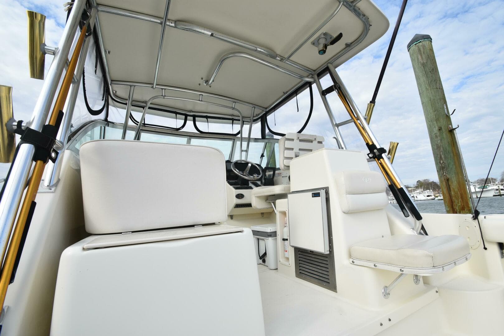 2005 Pursuit 3070 Offshore Express