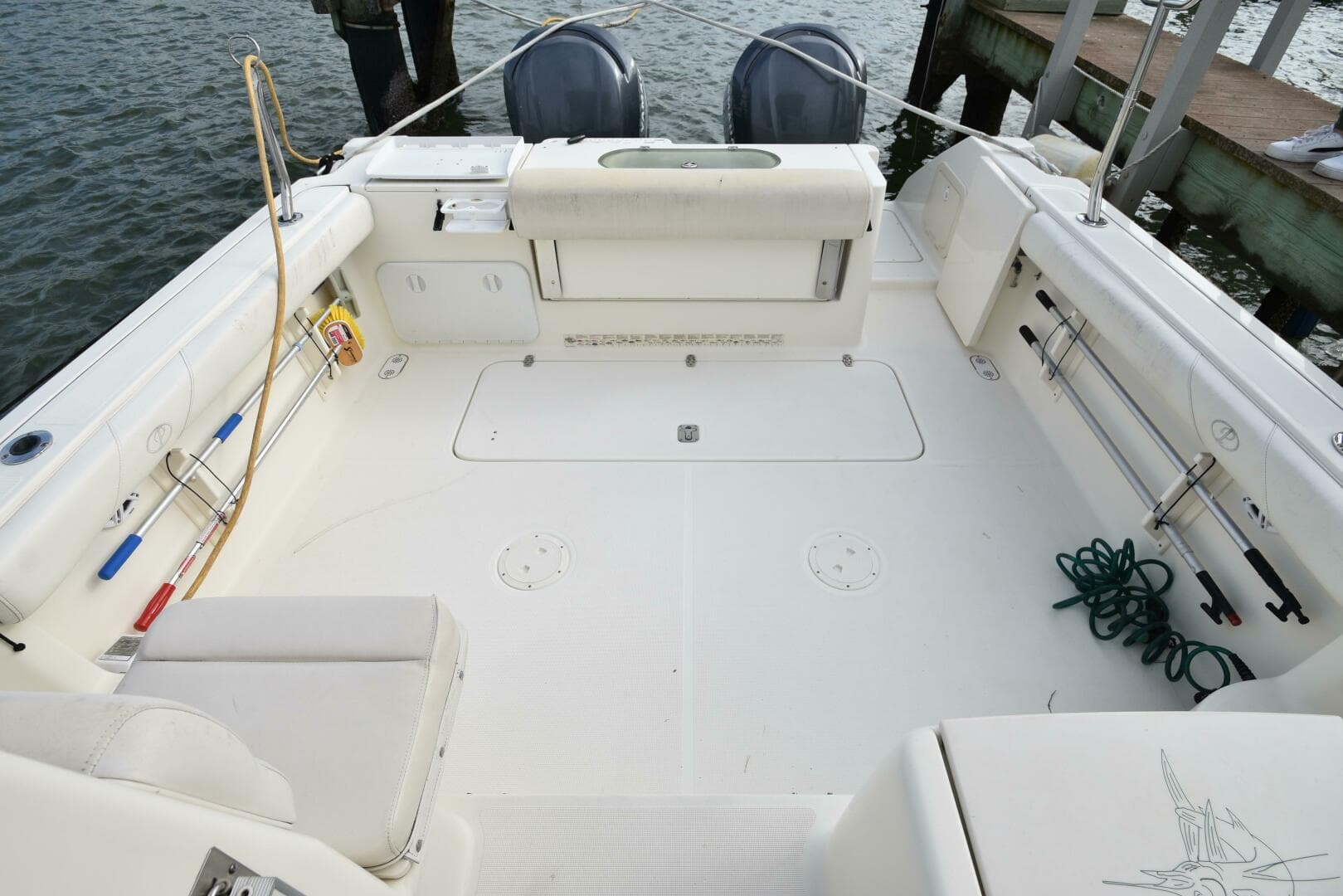 2005 Pursuit 3070 Offshore Express