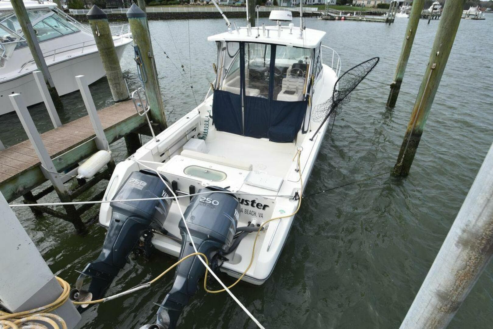2005 Pursuit 3070 Offshore Express