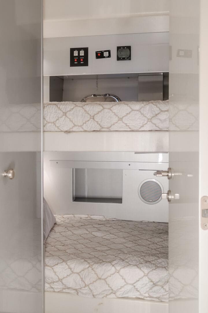 2004 Mangusta 105 Sport