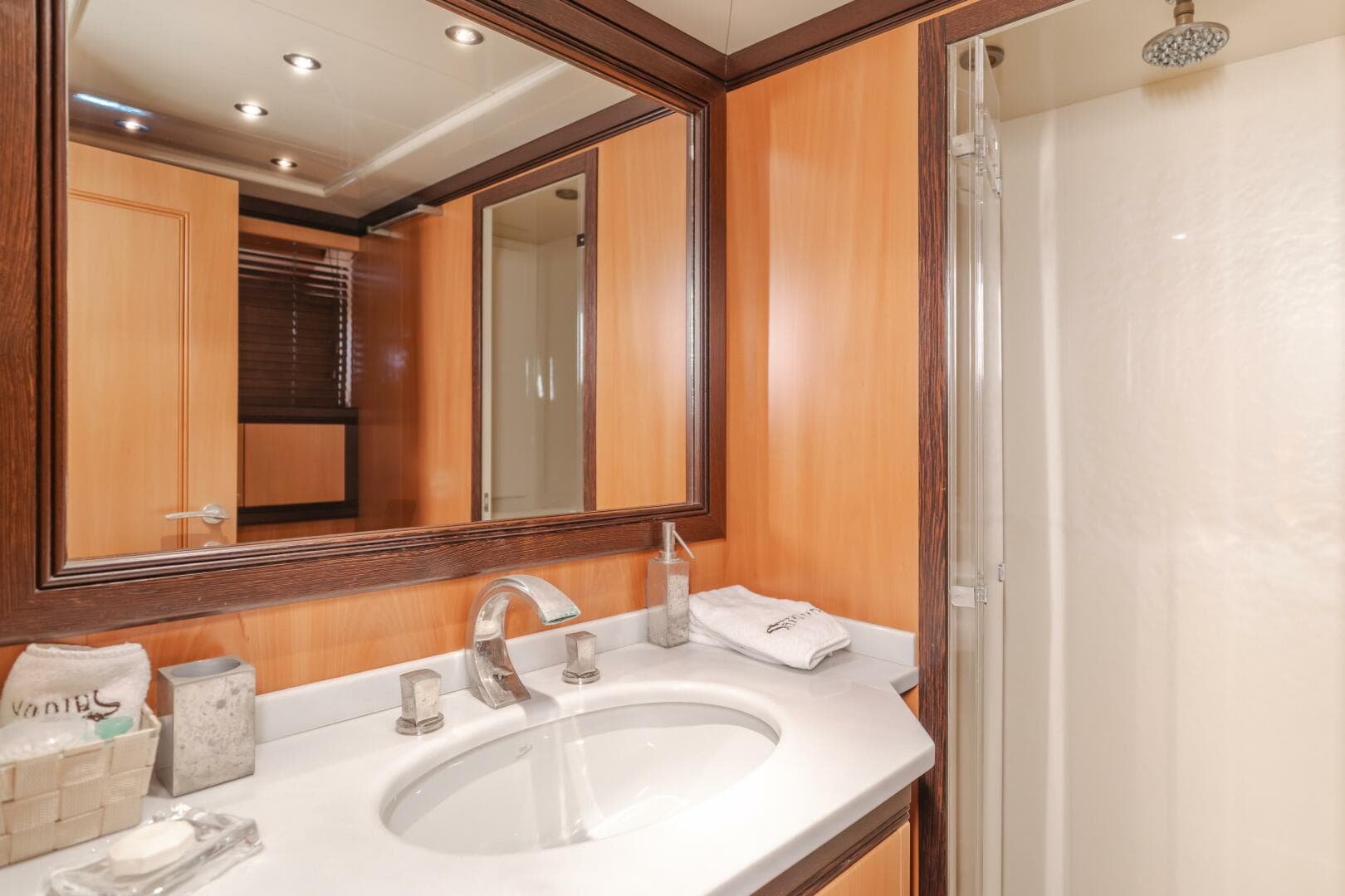 2004 Mangusta 105 Sport