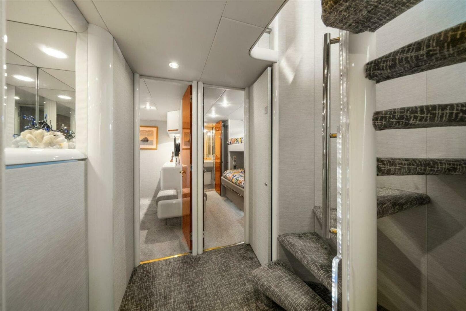 1997 Lazzara Yachts EB 76