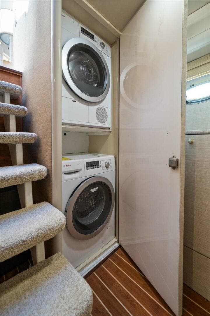 1997 Lazzara Yachts EB 76