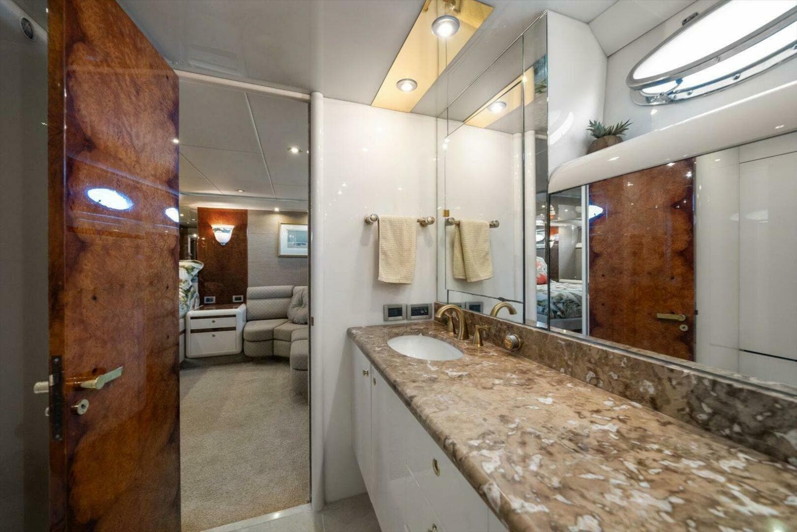 1997 Lazzara Yachts EB 76