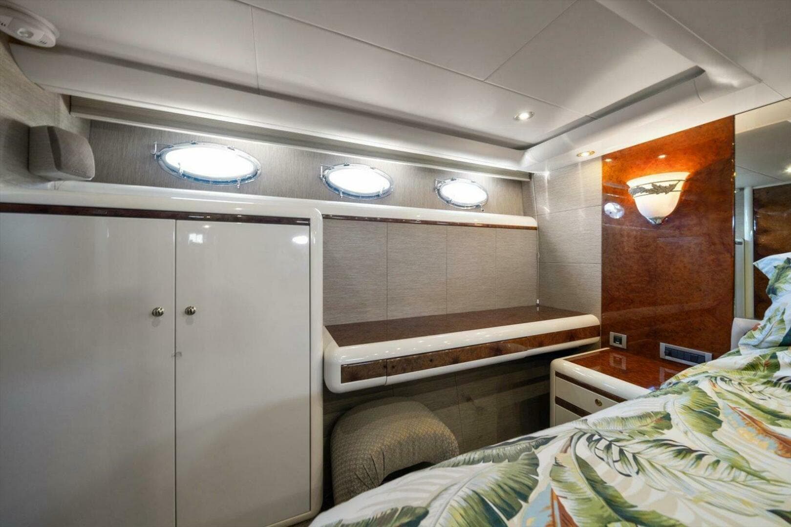 1997 Lazzara Yachts EB 76