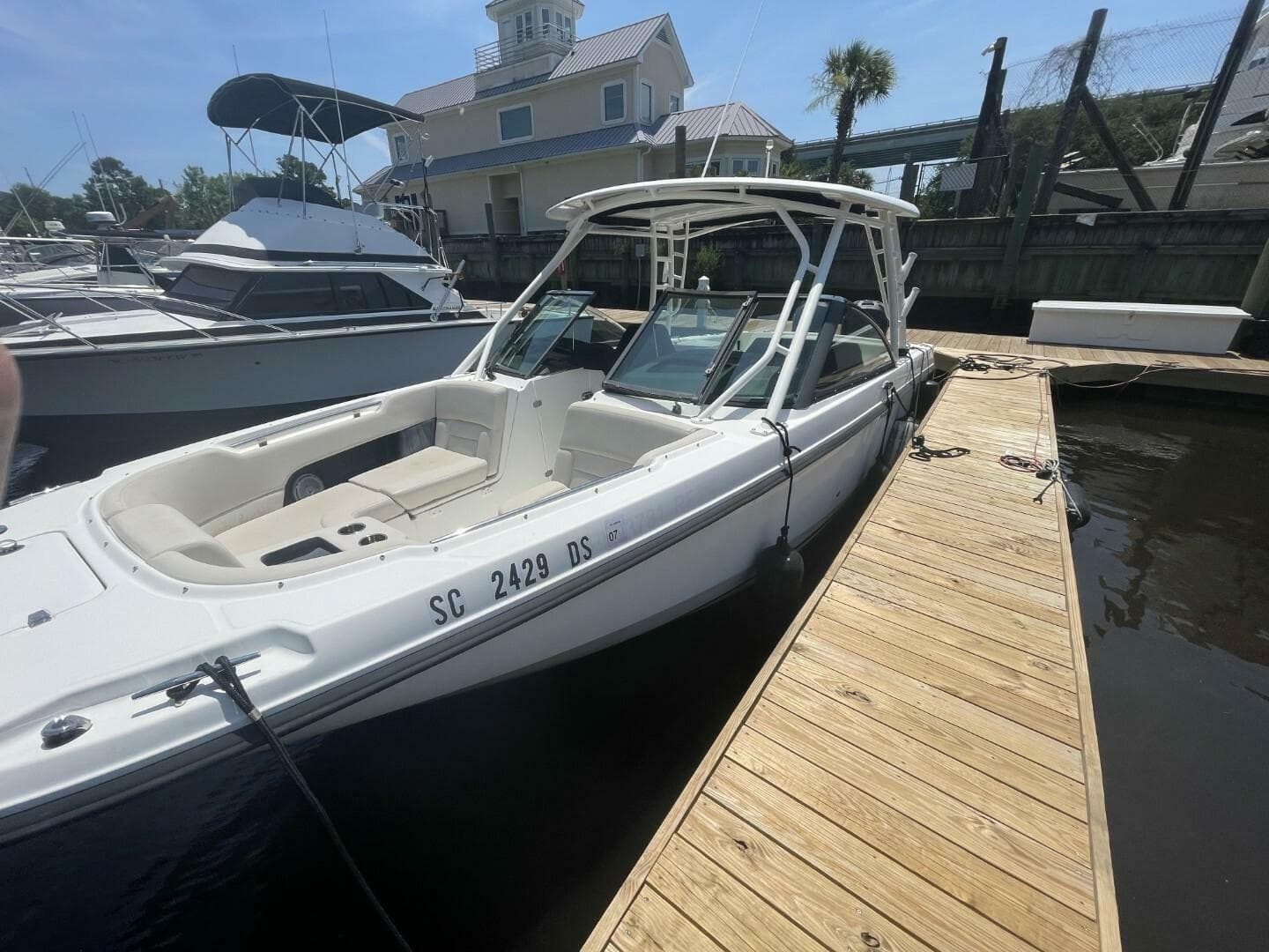 2016 Boston Whaler 270 Vantage