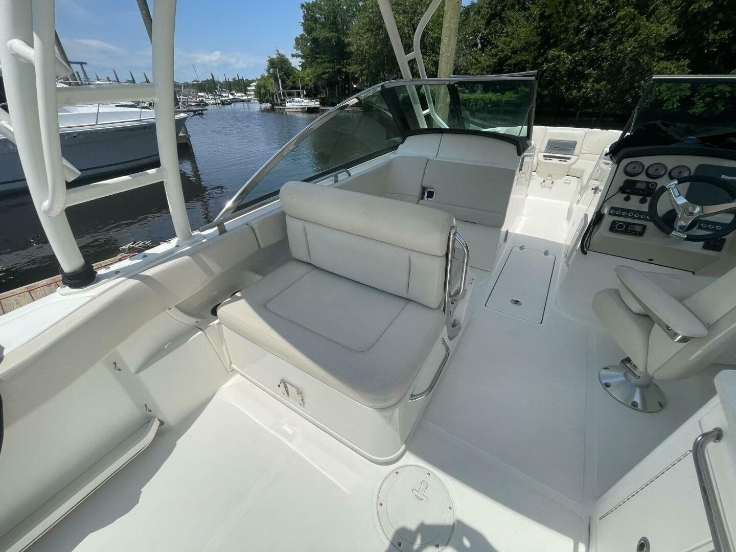 2016 Boston Whaler 270 Vantage