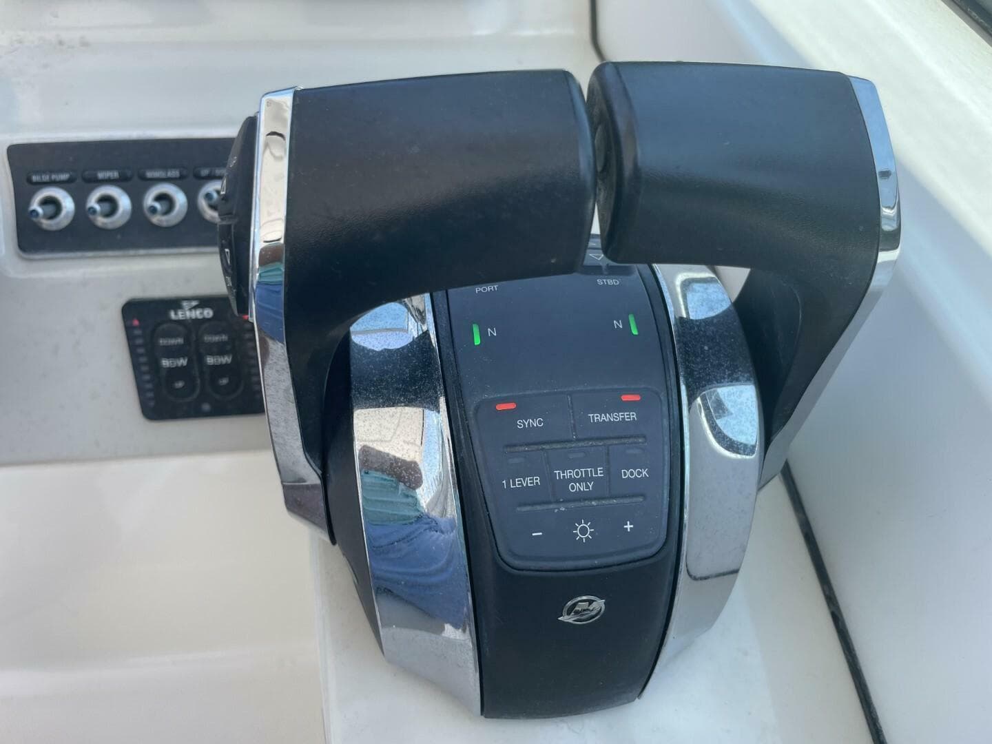 2016 Boston Whaler 270 Vantage