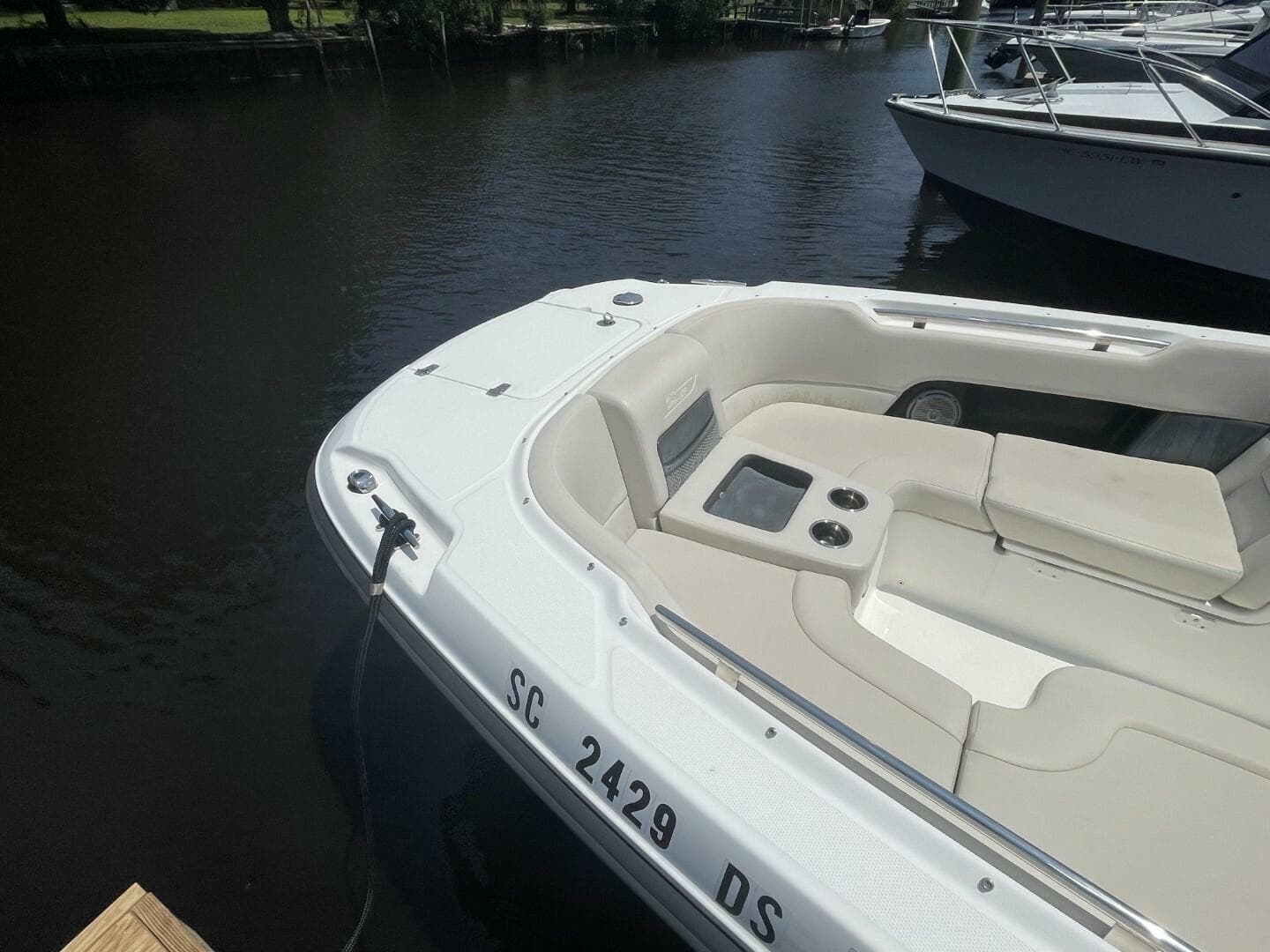 2016 Boston Whaler 270 Vantage