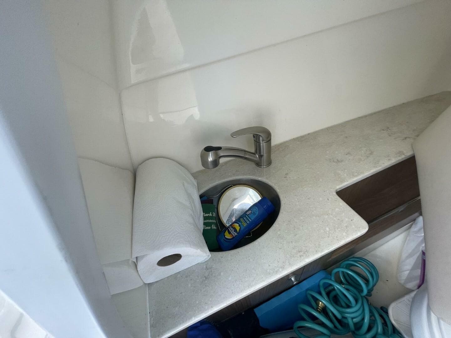 2016 Boston Whaler 270 Vantage