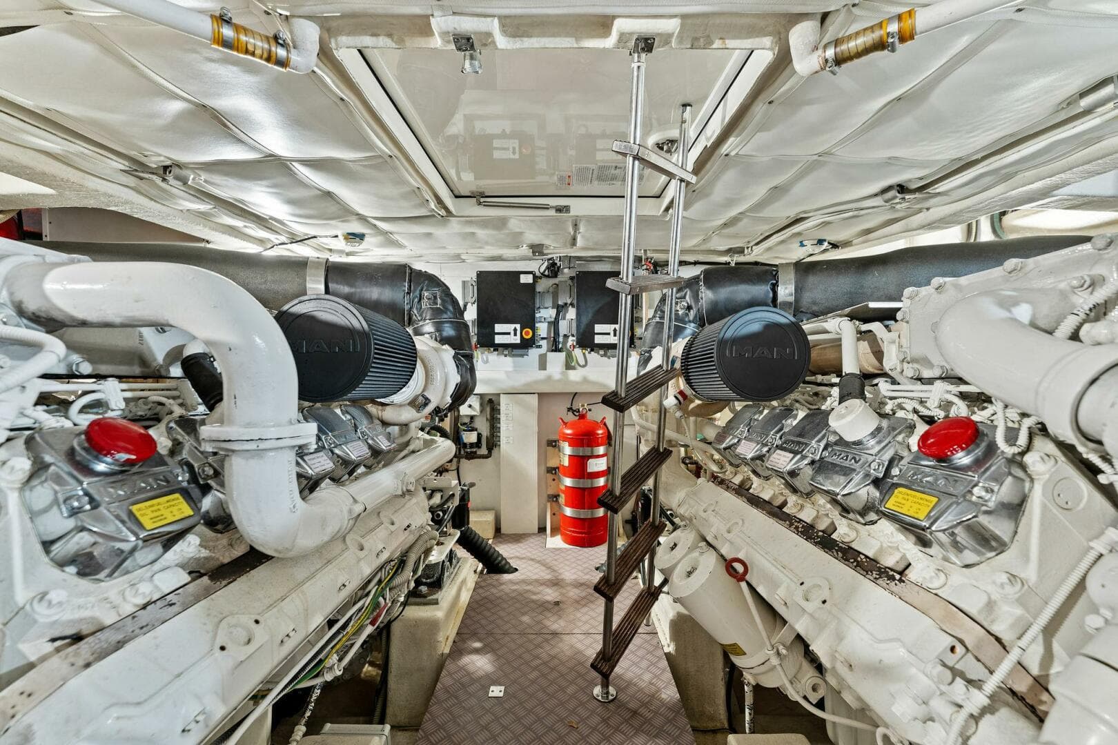 2013 Ferretti Yachts 620