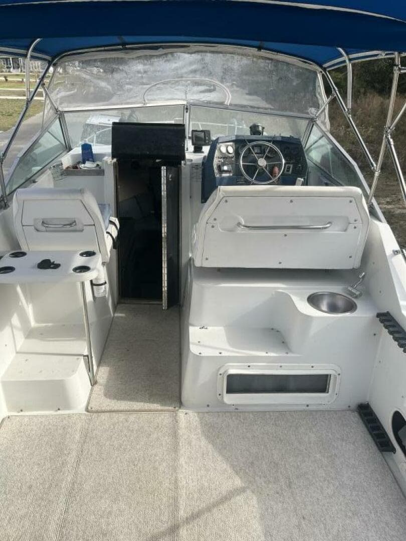 1989 Carver 2557 Montego