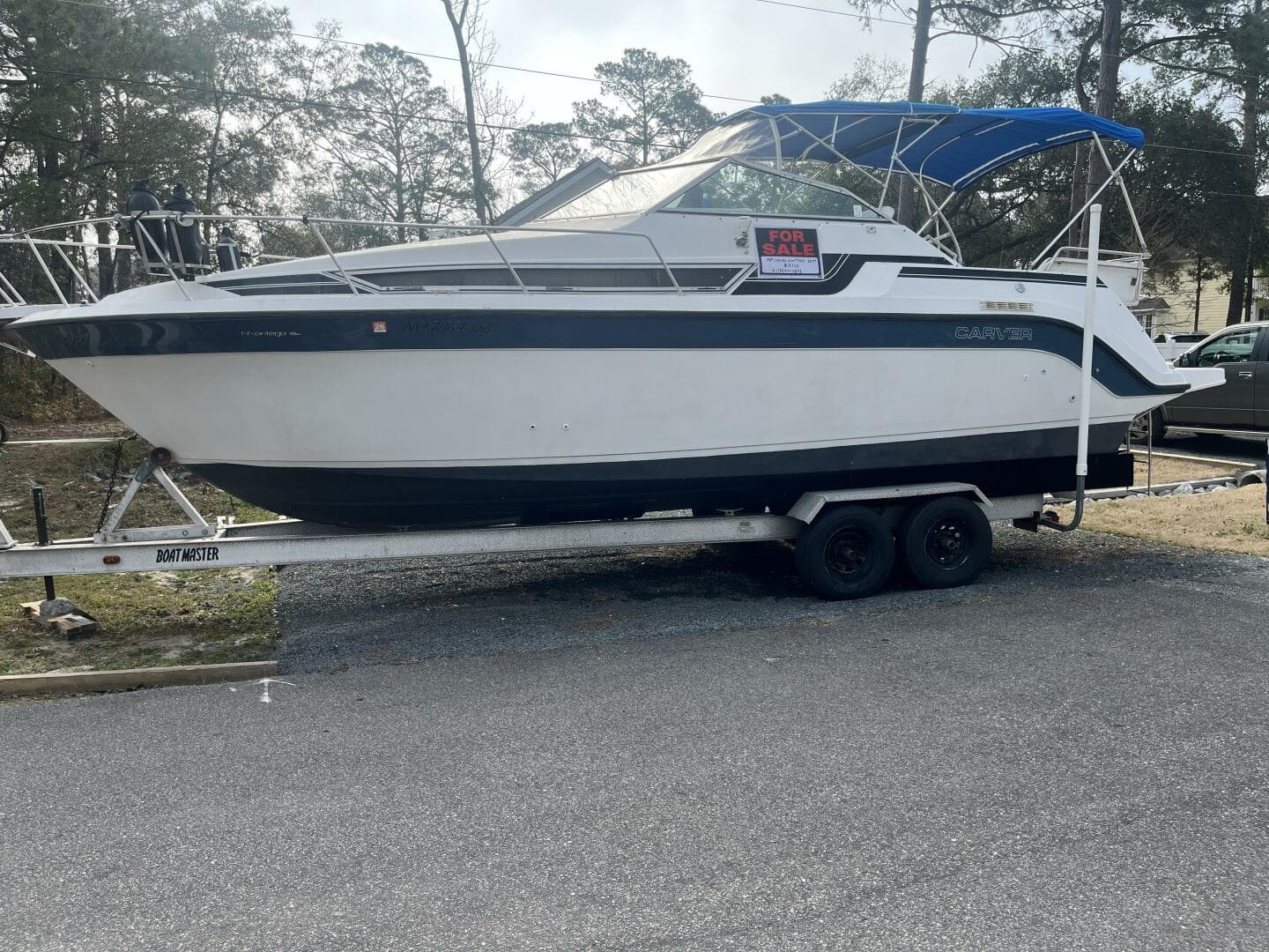 1989 Carver 2557 Montego