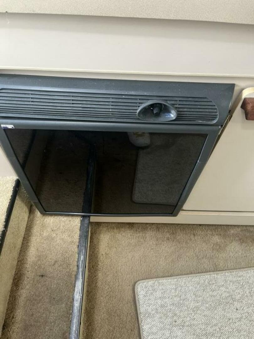 1989 Carver 2557 Montego