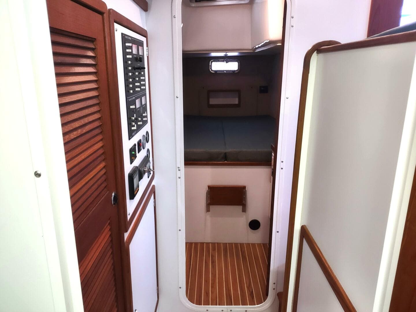 2002 Endeavour Catamaran Trawlercat 36